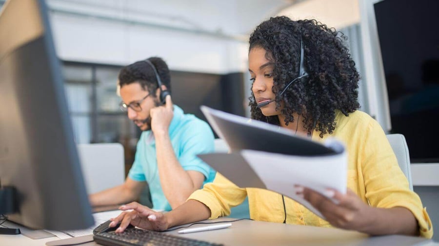 Healthcare call center specialist scheduling an appoinment