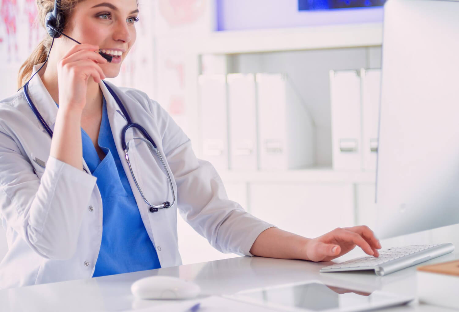 oncology answering service specialist giving patient support